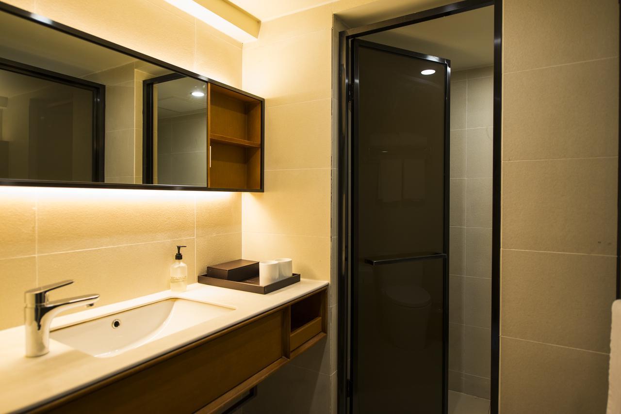 Ji Hotel Shanghai Hongqiao Transport Hub Linkong Zone Exteriör bild