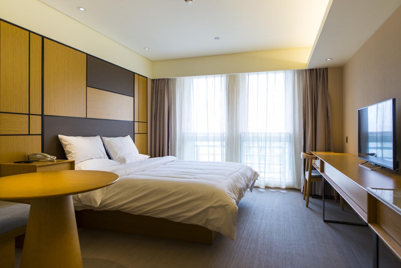 Ji Hotel Shanghai Hongqiao Transport Hub Linkong Zone Exteriör bild