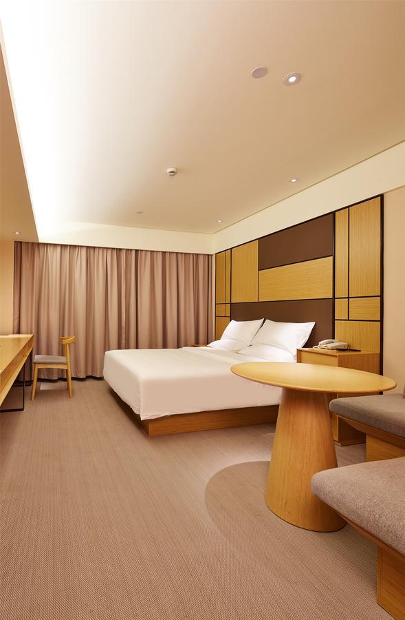 Ji Hotel Shanghai Hongqiao Transport Hub Linkong Zone Exteriör bild