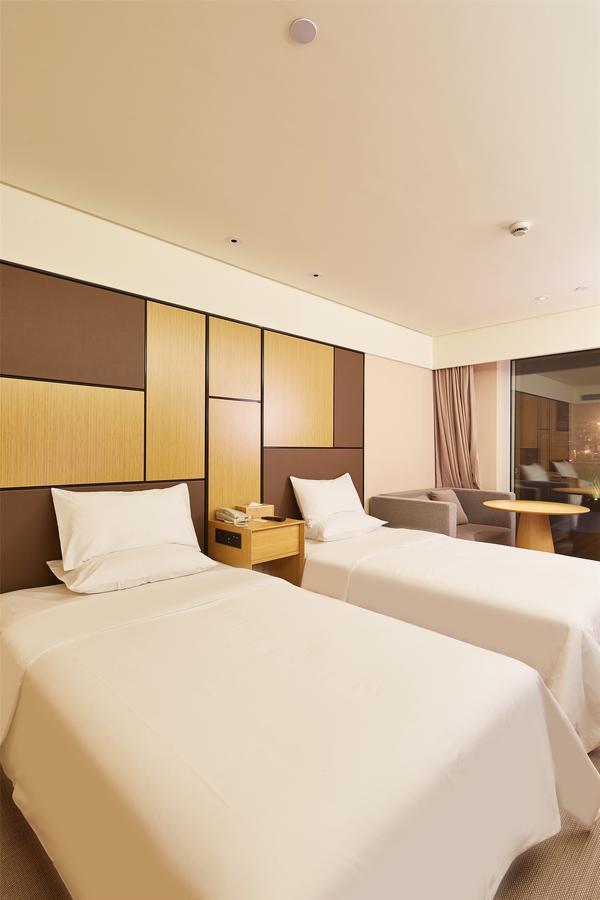 Ji Hotel Shanghai Hongqiao Transport Hub Linkong Zone Exteriör bild