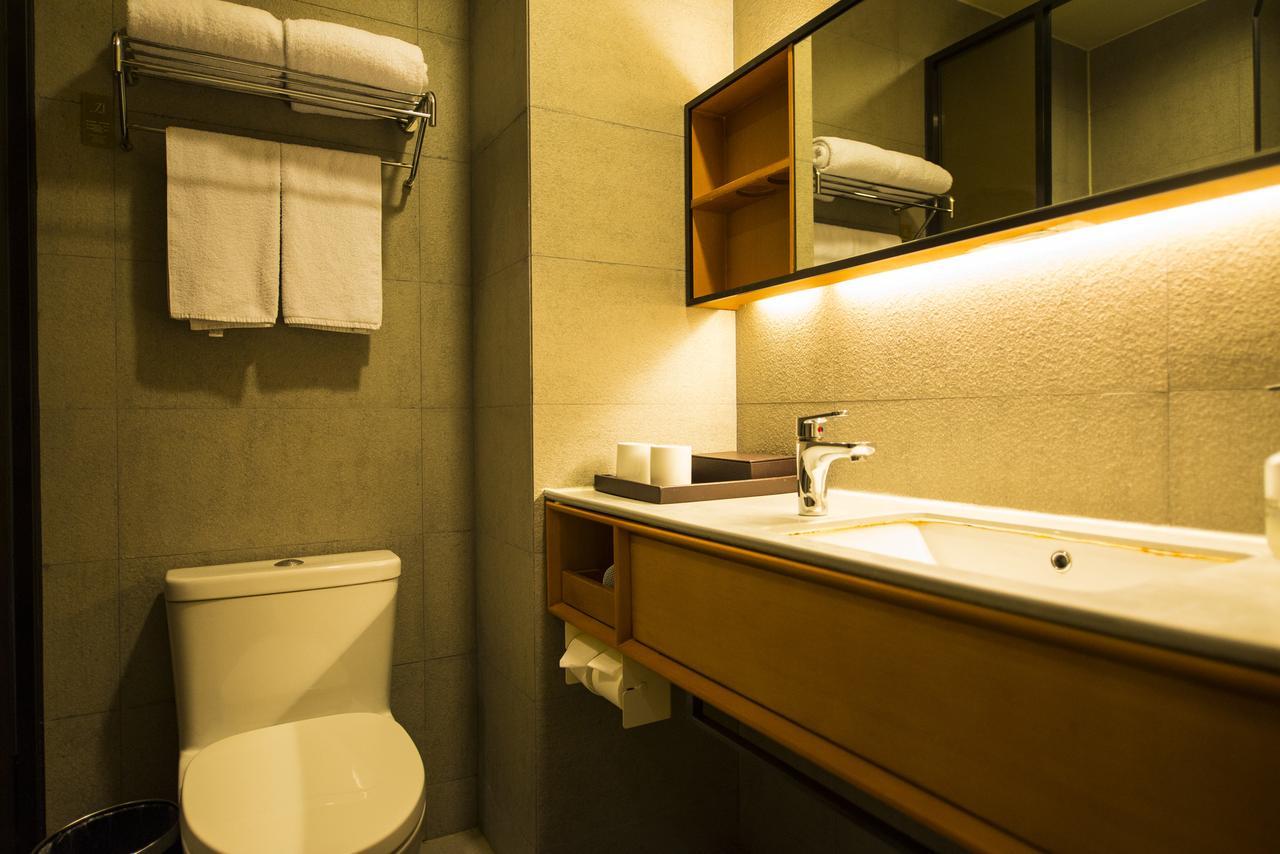 Ji Hotel Shanghai Hongqiao Transport Hub Linkong Zone Exteriör bild