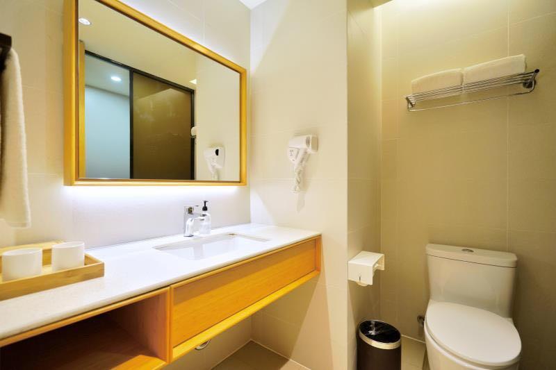 Ji Hotel Shanghai Hongqiao Transport Hub Linkong Zone Exteriör bild